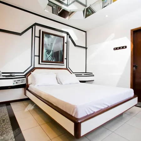 Rivieras Motel (Adults Only)-3